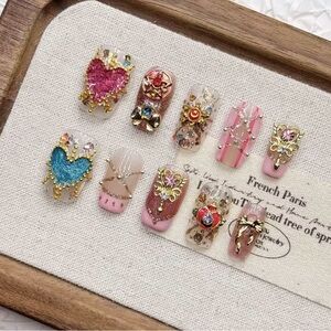 French-Inspired Vintage Glam Press-On Nails – Medium Nail Bed